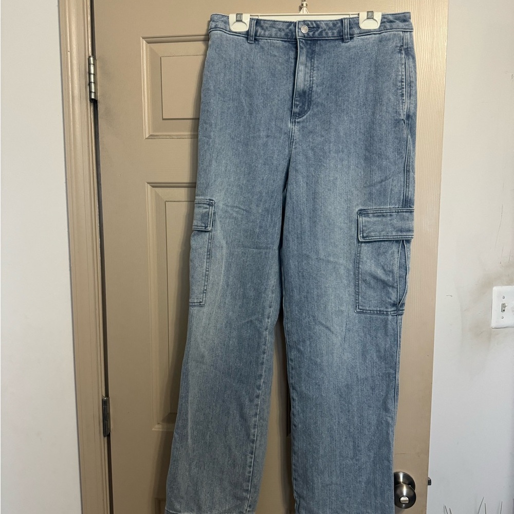 Women's Light Blue Cargo Jeans Worn Once